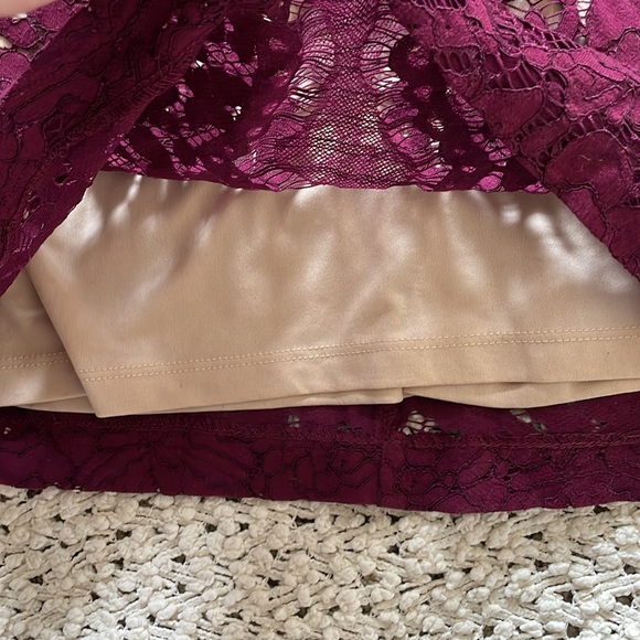 🍷 Danny & Nicole Floral Lace Bodycon Dress 🍷 - Picture 5 of 12